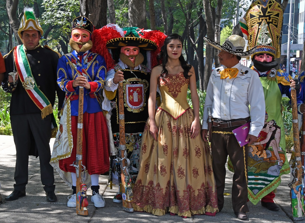 Carnaval de Huejotzingo es una fiesta explosiva y colorida