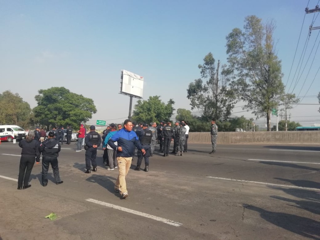Policías federales cierran parcialmente la autopista México-Pachuca