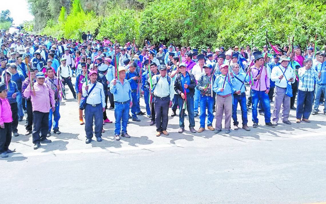 Pobladores de Oxchuc bloquearon la carretera, y cobran una cooperación económica